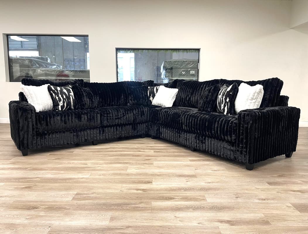 9600 - Black Sectional | image 1