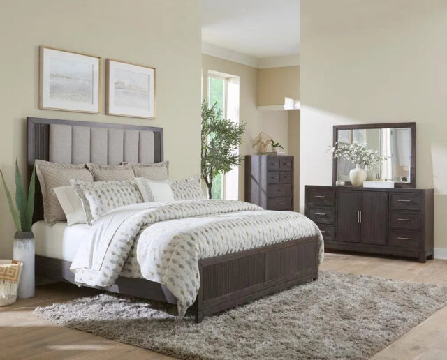 Aravelle Cafe 5-Piece Queen Bedroom Set
