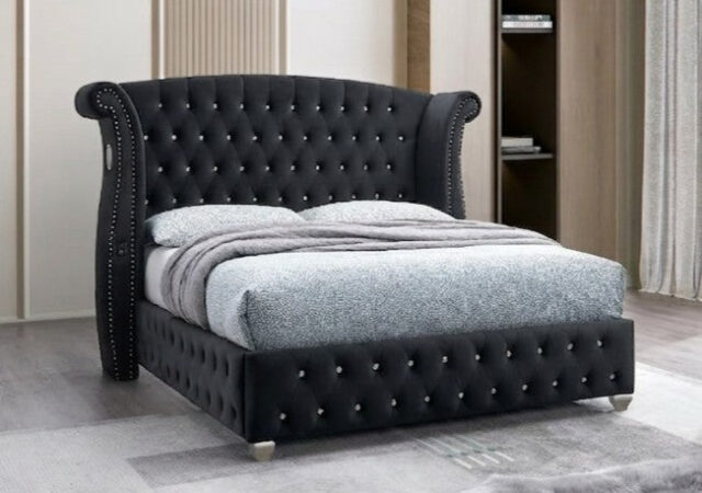 Divina Black Platform King bed